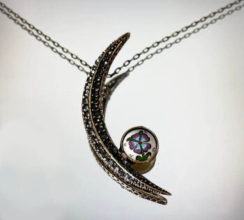 Iznik Yarımmond-Kette mit Kleeblatt-Motiv – Handgefertigter Bronzeschmuck mit Symbolkraft - Çini Evi