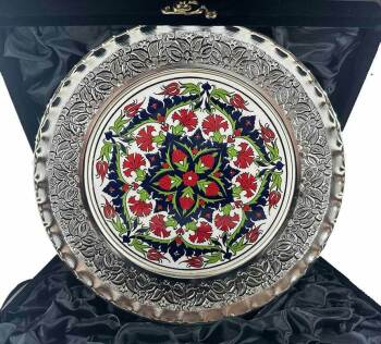 طبق خزف فضي مطلي بزخرفة حديقة القرنفل - Çini Evi