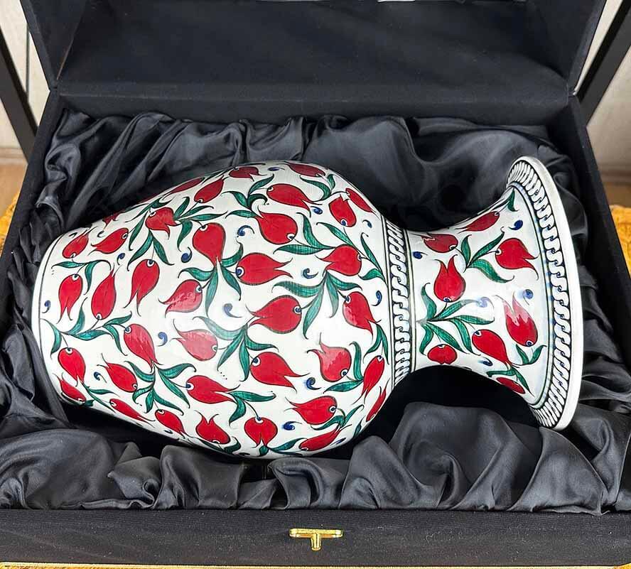 Kırmızı Lale Bahçesi – İznik Çini Şah Vazo - 2