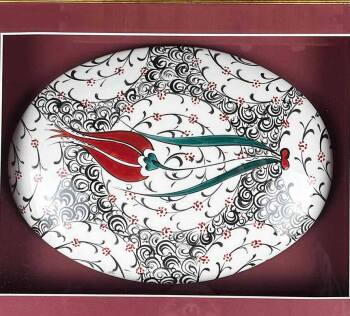 Kırmızı Lalenin Zarafeti – İznik Çini Pano - 3