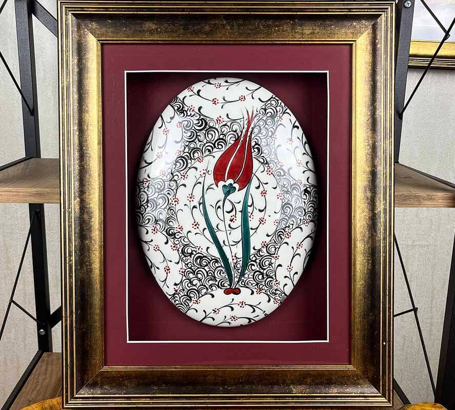 Kırmızı Lalenin Zarafeti – İznik Çini Pano - 1