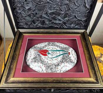 Kırmızı Lalenin Zarafeti – İznik Çini Pano - 2