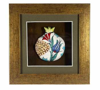 Klassischer Palastgarten – Granatapfel-Plakette mit Tulpe und Nelke aus Iznik-Keramik - Çini Evi