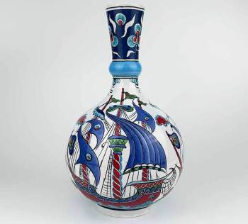 Kulturelles Geschenk | Iznik-Keramikvase mit Galeonenmotiv 30 cm - Çini Evi