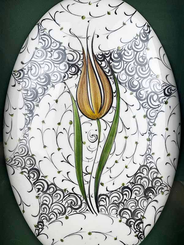 Kulturelles Repräsentationsgeschenk – İznik-Keramiktafel mit Gelber Tulpe und Haliç-Muster - 2