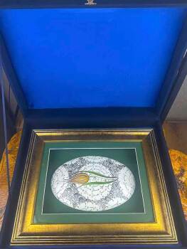 Geschenk kultureller Repräsentation: Iznik-Keramikpaneel mit gelber Tulpe und Haliç-Motiv - 3
