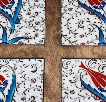 Lale Desenli Ahşap Tepsi - Çini Evi (1)