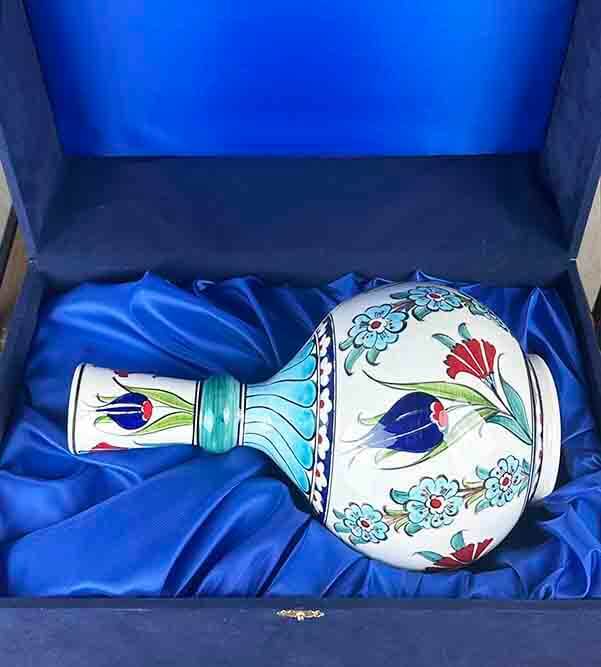 Lale ve Karanfil Bahçesi – İznik Çini Vazo - 3