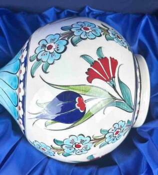 Lale ve Karanfil Bahçesi – İznik Çini Vazo - 4