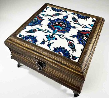 Lale ve Lotus Desen Ahşap Takı Kutusu - Çini Evi