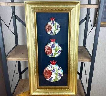 Les Trois Grenades de la Prospérité – Panneau mural en céramique d’Iznik - Çini Evi