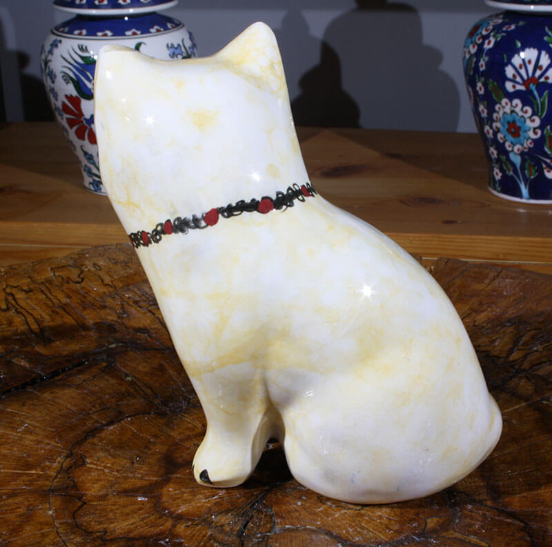 Figurine de poterie de chat innocente - 2