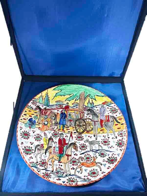 Minyatürlü İznik Çini Tabak – Saray Araba Alayı (30 cm) - 3
