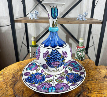 Motivvase und Tellerset im Damaskus-Stil als Symbol für die Macht des Osmanischen Reiches - 1