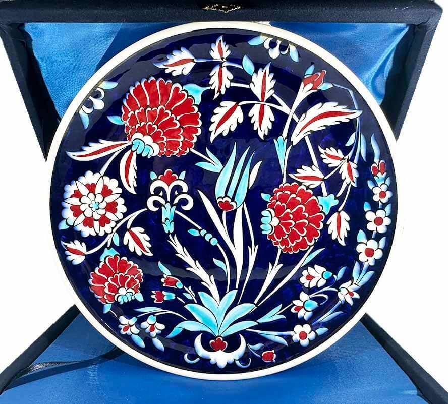 Nişan Hediyesi, Mavi Zeminli Lale ve Karanfil Desenli İznik Çini Tabak - 1