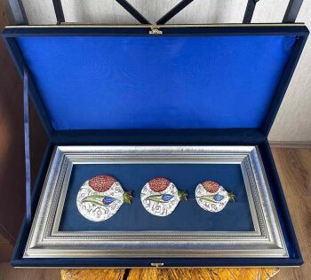 Offizielles Besuchsgeschenk: Dreifaches Iznik-Keramik Granatapfel-Paneel mit blauem Tulpenmotiv - 4
