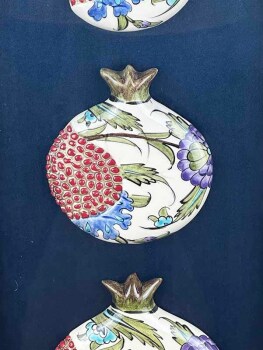 Offizielles Besuchsgeschenk: Dreifaches Iznik-Keramik Granatapfel-Paneel mit blauem Tulpenmotiv - 3
