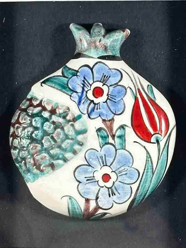 Palastgarten – Granatapfel-Plakette mit Tulpe und Nelke aus Iznik-Keramik - 2