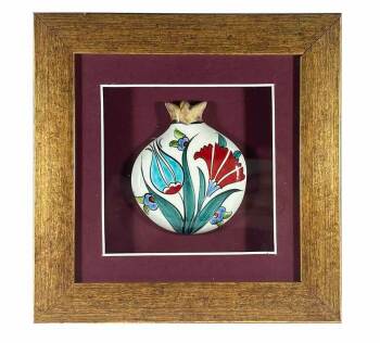 Palastgleichgewicht – Granatapfel-Plakette mit Tulpe und Nelke aus Iznik-Keramik - Çini Evi