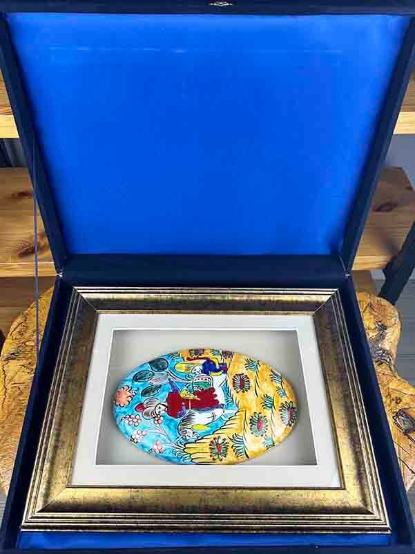 Panneau en Céramique d’Iznik Fait Main avec Passe-partout – Motif Miniature Scène de Chasse Ottomane - 3