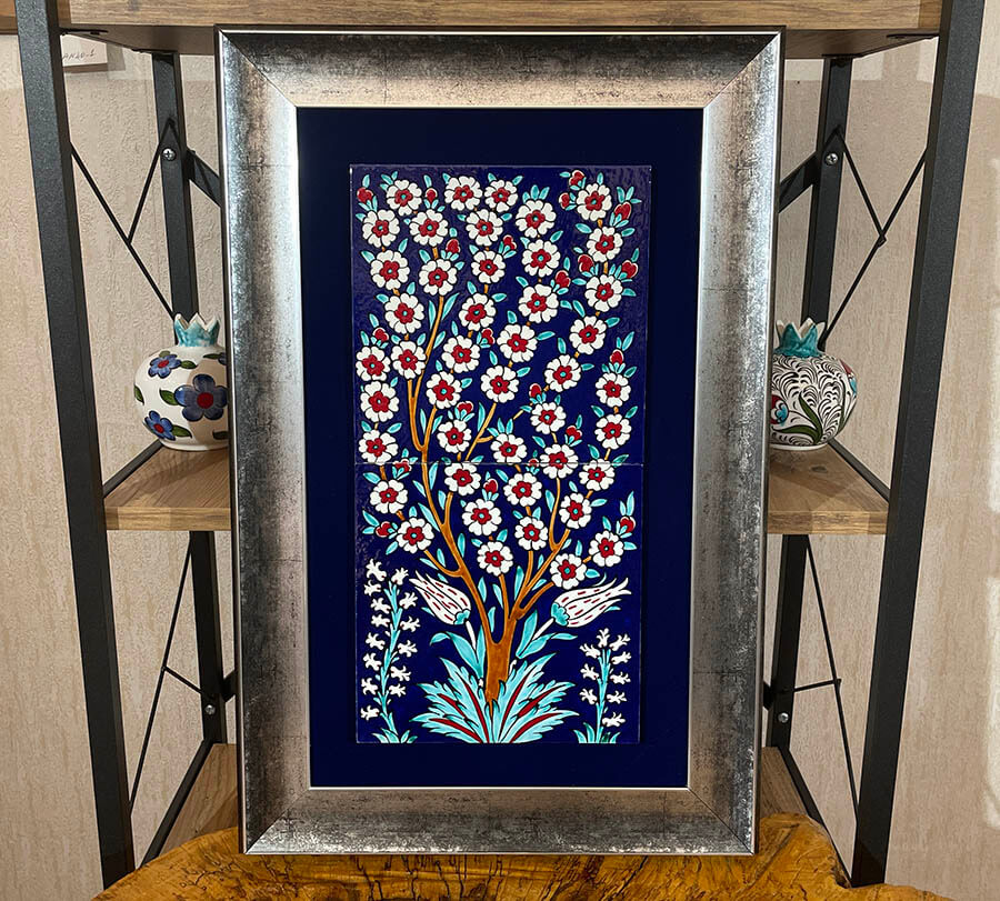 Panneau en céramique d’Iznik à motif arbre de vie - 1