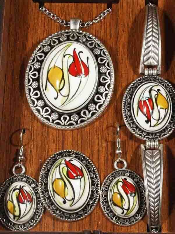 Parure de bijoux en céramique d’Iznik double tulipe - 2