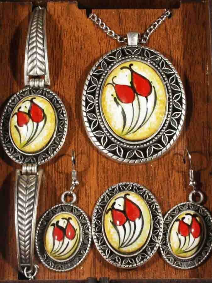 Parure de bijoux Iznik fond jaune et tulipe rouge - 2