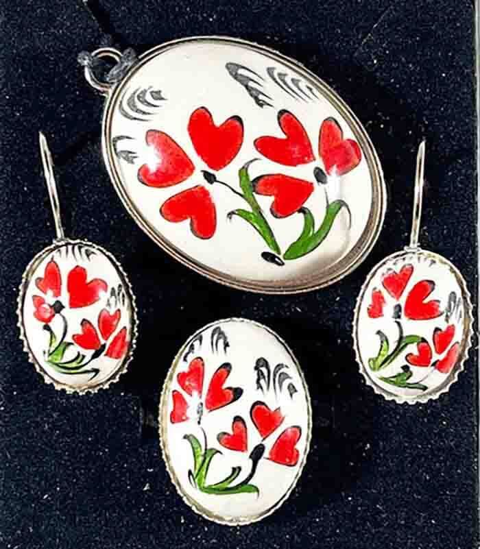 Parure de bijoux œillets en céramique d’Iznik - 1