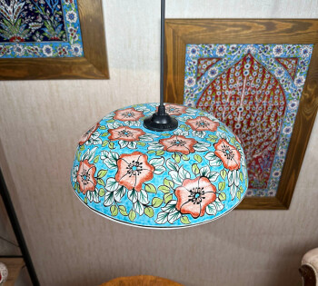 Pendelleuchte mit Gül-Muster – Einzigartige İznik-Kunst für stilvolle Räume - Çini Evi