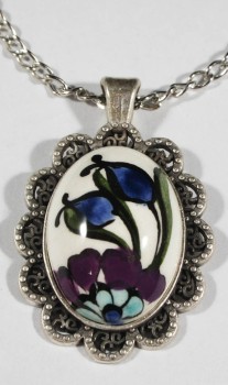 Pendentif en céramique d’Iznik motif anémone et tulipes - 1