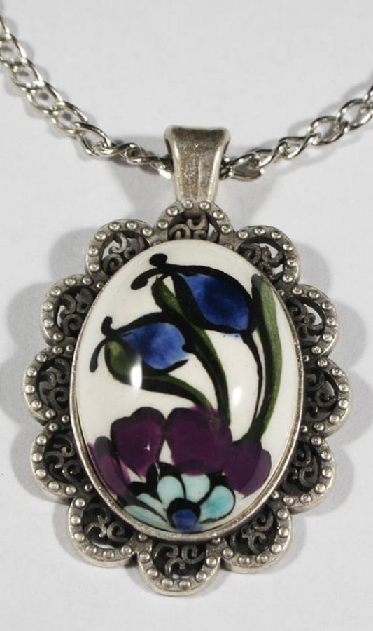 Pendentif en céramique d’Iznik motif anémone et tulipes - 1