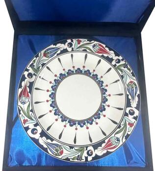Personalisierter Repräsentationsgeschenk-Teller – Iznik-Keramik mit Tulpenmotiv - 3