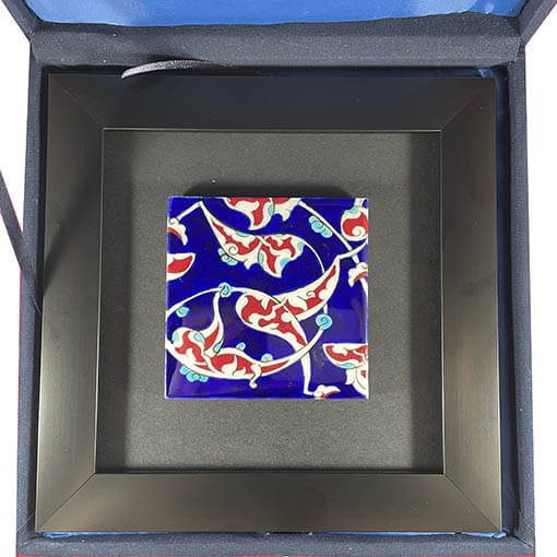 Plaque en céramique d’Iznik sur fond bleu - 2