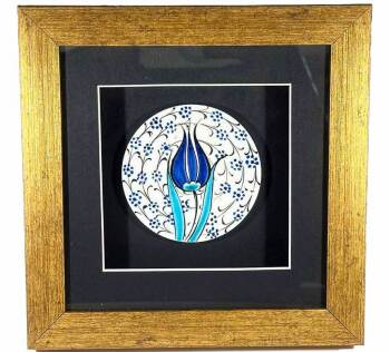 Plaque en céramique d’Iznik au motif de tulipe bleue – Élégance et spiritualité réunies - 1