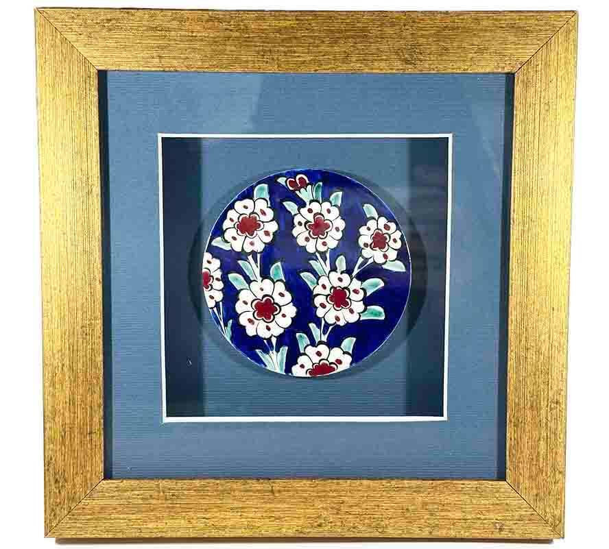 Plaque encadrée en céramique d’Iznik – Motif Arbre de Vie sur fond bleu - 1