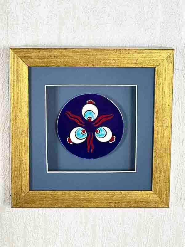 Plaque en céramique d’Iznik motif çintemani sur fond bleu - 5