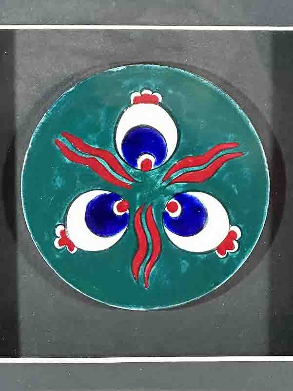 Plaque en céramique d’Iznik motif çintemani sur fond vert - 2