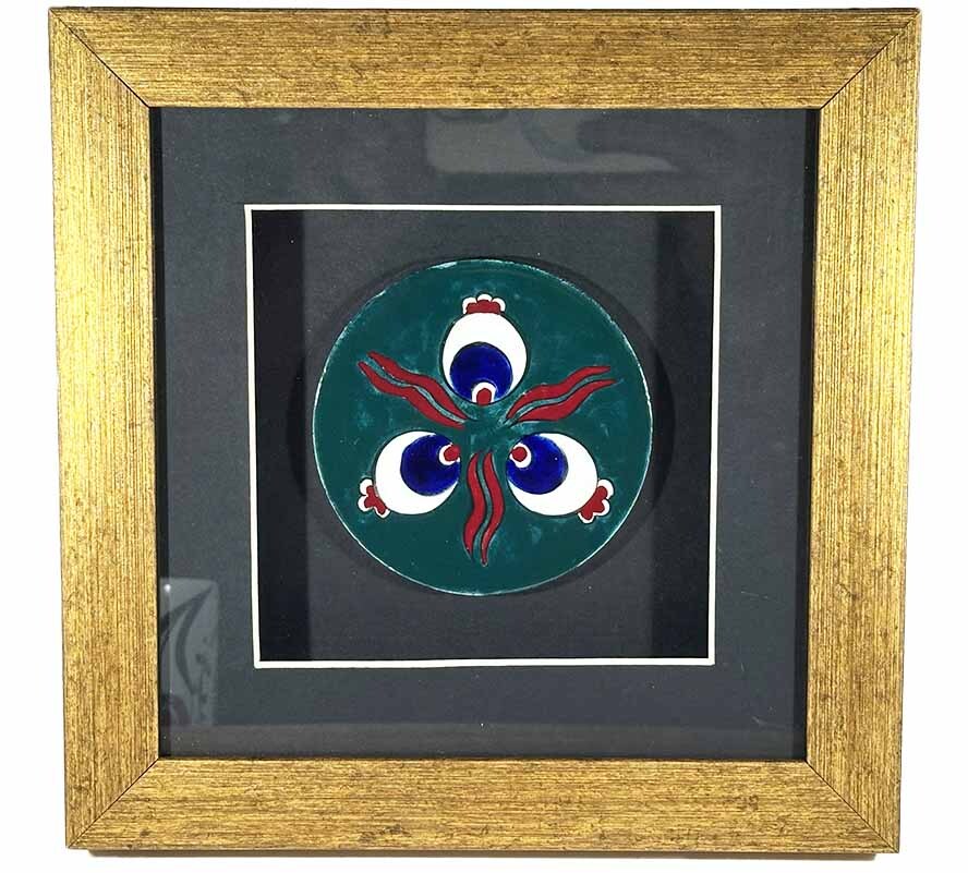 Plaque en céramique d’Iznik motif çintemani sur fond vert - 1