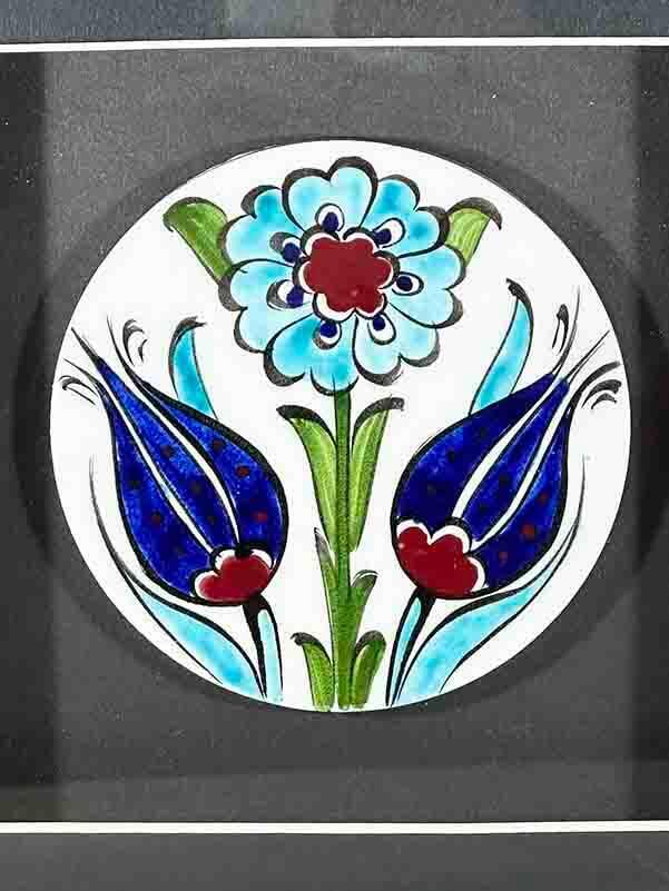 Plaque avec passe-partout en céramique d’Iznik motif double tulipe - 2