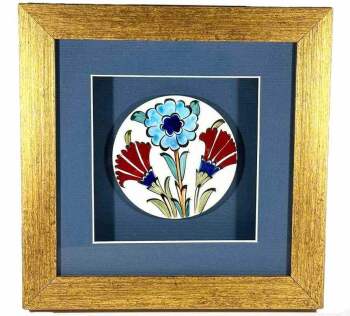 Plaque avec passe-partout en céramique d’Iznik motif jardin fleuri - Çini Evi