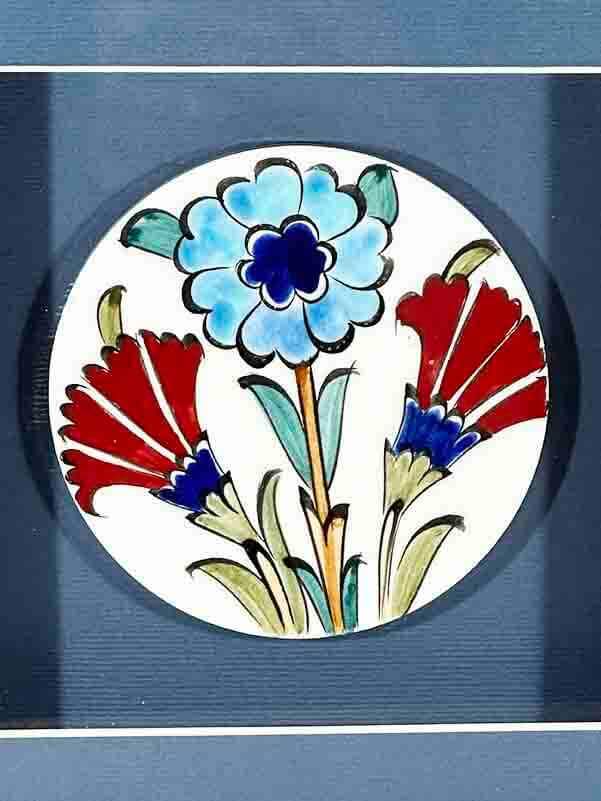 Plaque avec passe-partout en céramique d’Iznik motif jardin fleuri - 2