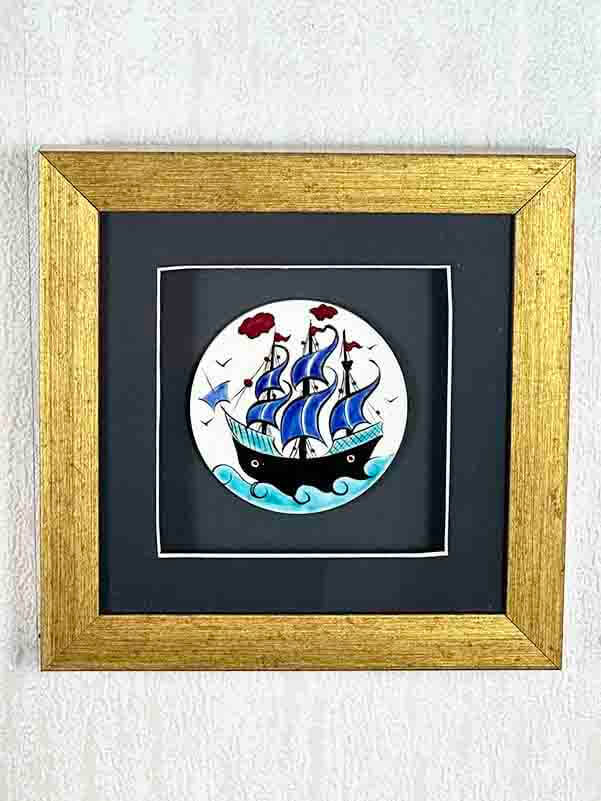 Plaque avec passe-partout en céramique d’Iznik motif galion - 5
