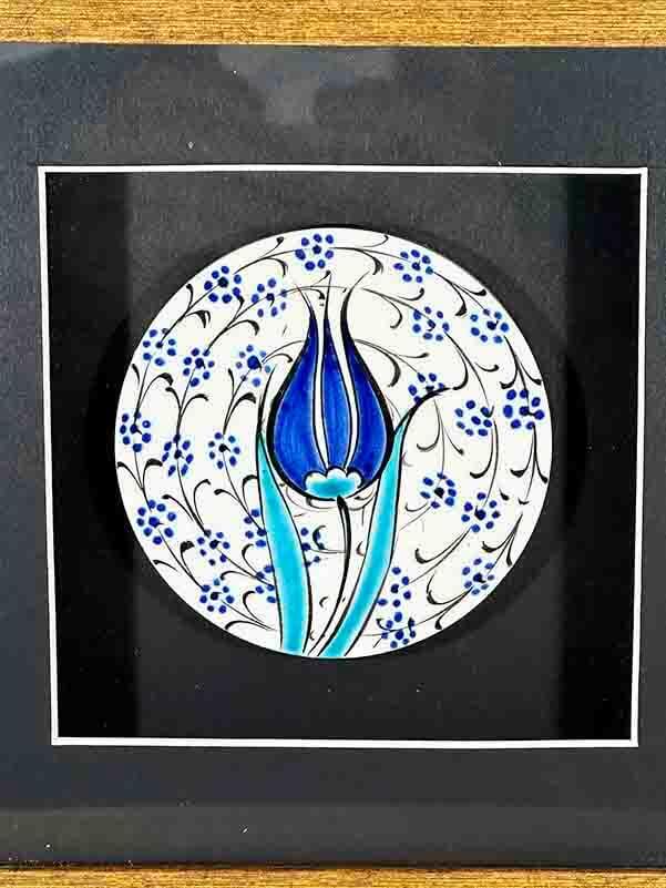 Plaque en céramique d’Iznik motif tulipe bleue - 2