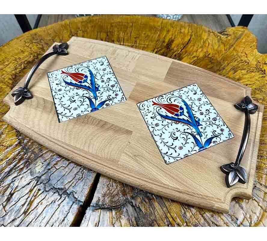 Plateau en bois avec carreaux d’Iznik – Motif de tulipes élégantes - 1