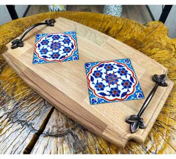Plateau en bois avec carreaux d’Iznik – Motifs végétaux traditionnels - Çini Evi