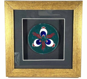 Iznik-Keramikplakette mit Çintemani-Motiv auf grünem Grund - Çini Evi