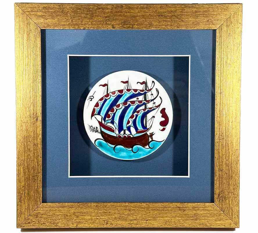 Produktbeschreibung (auf Deutsch, SEO-optimiert): Osmanische Galeere Motif İznik Keramik-Plakette mit Passepartout – Symbol für maritime Macht und Erbe - 1