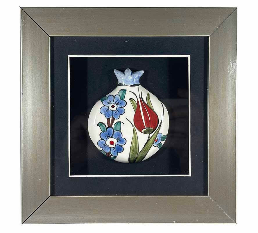 Rote Tulpe und blaue Blüten – Iznik-Keramik-Granatapfelplakette - 1