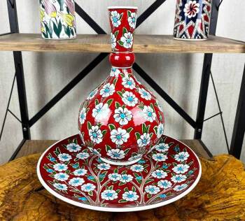 Roter Lebensbaum – Iznik-Keramik-Vasen- und Teller-Set - Çini Evi