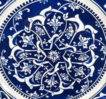 Rumi Desenli Mavi Beyaz İznik Çini Tabak - 2